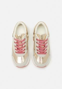 Friboo Sneakers Laag - Gold -Friboo-Mode a3bdd98c073b4f5181acd3e32963b349